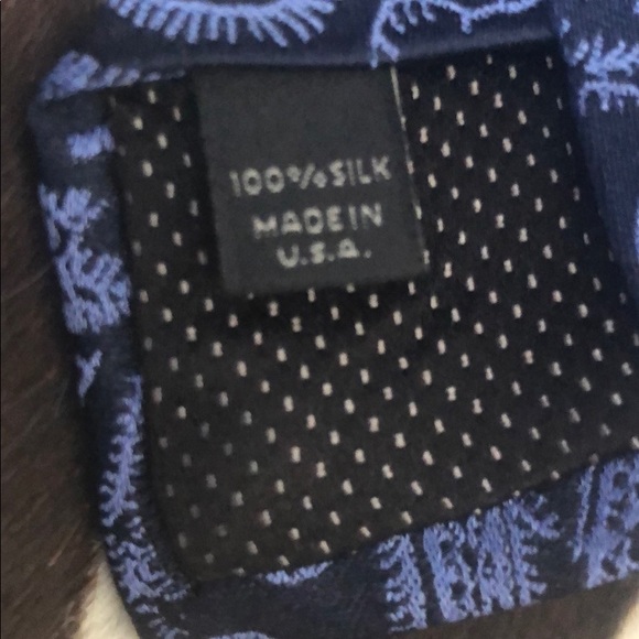 Michael Kors Navy paisley 💯 % silk tie. - Picture 5 of 5